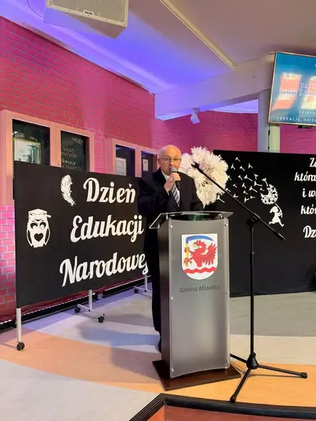 Dzień Edukacji Narodowej w Miastku – nagrody, podziękowania i pożegnania