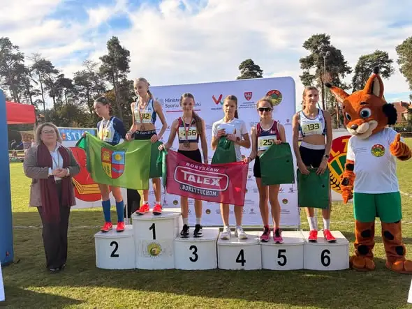 Młodzi biegacze z SP nr 1 z medalami Mistrzostw Polski LZS w Żerkowie