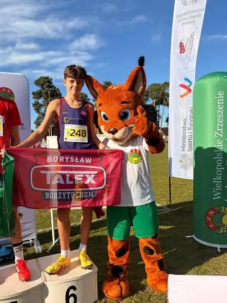 Młodzi biegacze z SP nr 1 z medalami Mistrzostw Polski LZS w Żerkowie