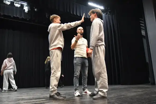 W Chojnicach trwają Spotkania Teatralne „Zdrzadniô Tespisa” – warsztaty i przegląd