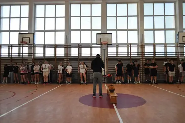 III edycja turnieju koszykówki „Szkolne 3×3” w SP 5 – 78 uczniów na parkiecie