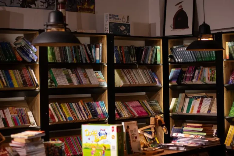 Noc Bibliotek w Trzebielinie: długa noc pełna atrakcji z leśnikami
